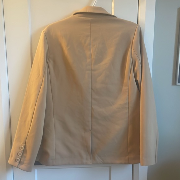 Urban Outfitters Blazer - Picture 2 of 4